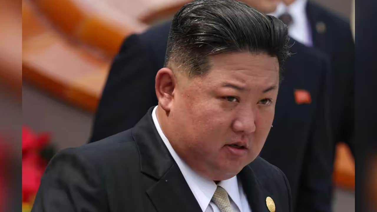 Foto - Bakmayın sosyalist takıldıklarına! Kim Yong işçilerin maaşlarını bakın ne yapmış