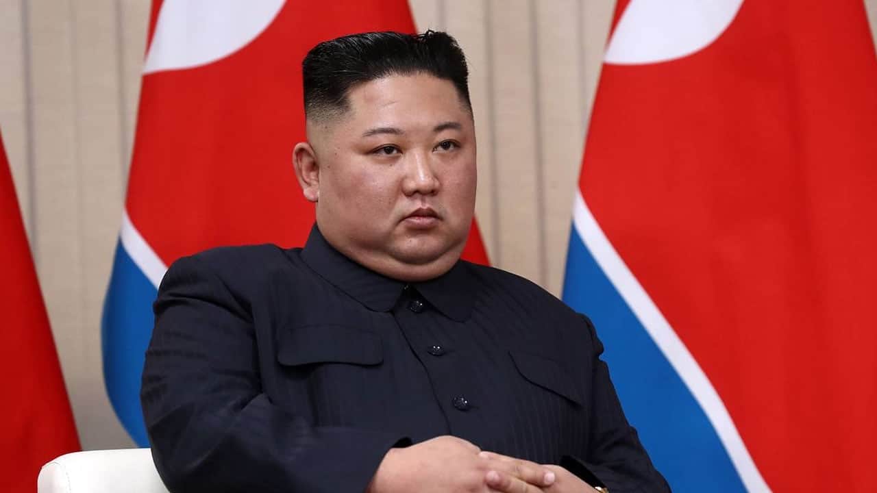 Foto - Bakmayın sosyalist takıldıklarına! Kim Yong işçilerin maaşlarını bakın ne yapmış