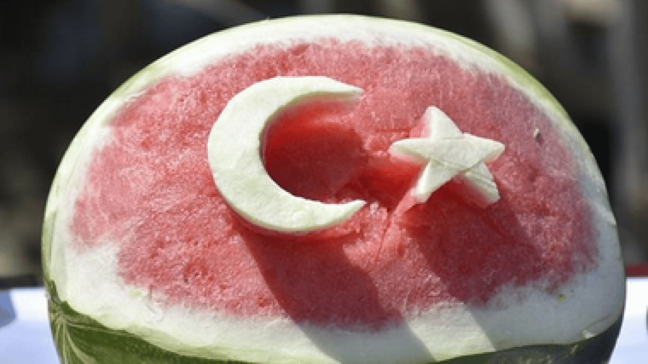 Foto - Bal gibi ve içi kıpkırmızı karpuz nasıl seçilir? Karpuza vurmak artık mazide kaldı uyarısı...
