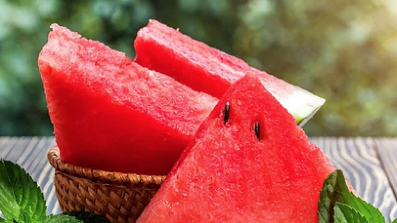Bal gibi ve içi kıpkırmızı karpuz nasıl seçilir? Karpuza vurmak artık mazide kaldı uyarısı...