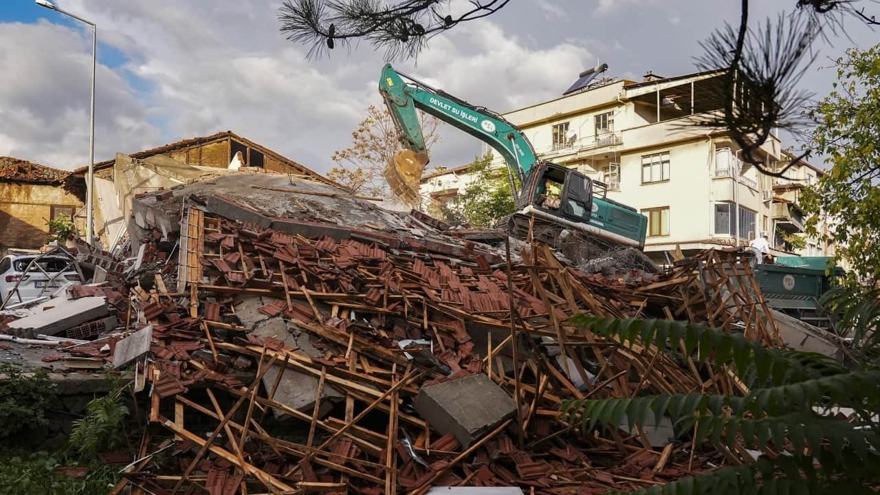 Foto - Balıkesir'deki depremde korkulan olmadı ama... Deprem fırtınasına dikkat uyarısı geldi...