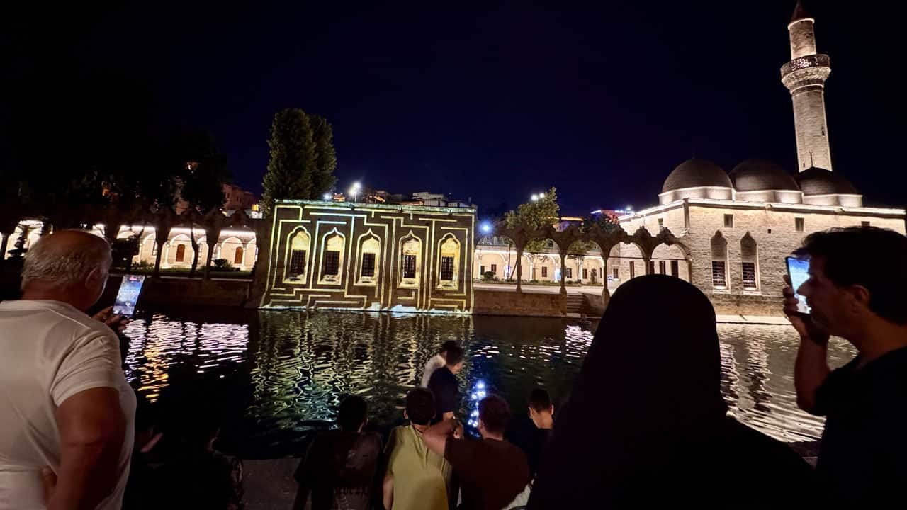 Foto - Balıklıgöl ışıkla renklendi! TEKNOFEST heyecanı tarihi mekana taşındı