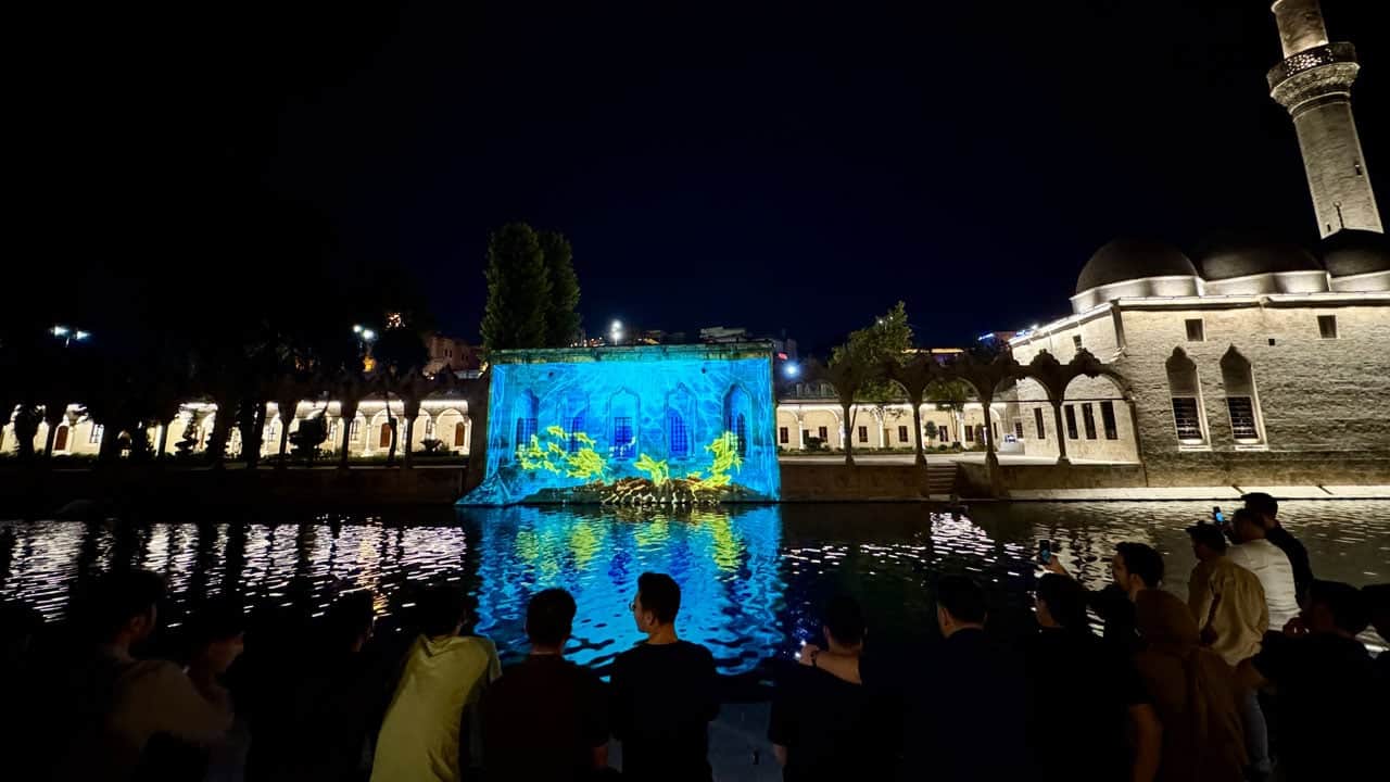 Foto - Balıklıgöl ışıkla renklendi! TEKNOFEST heyecanı tarihi mekana taşındı
