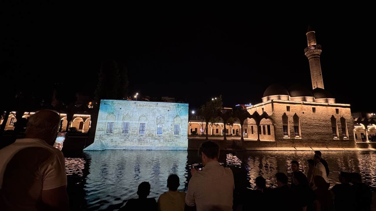 Foto - Balıklıgöl ışıkla renklendi! TEKNOFEST heyecanı tarihi mekana taşındı