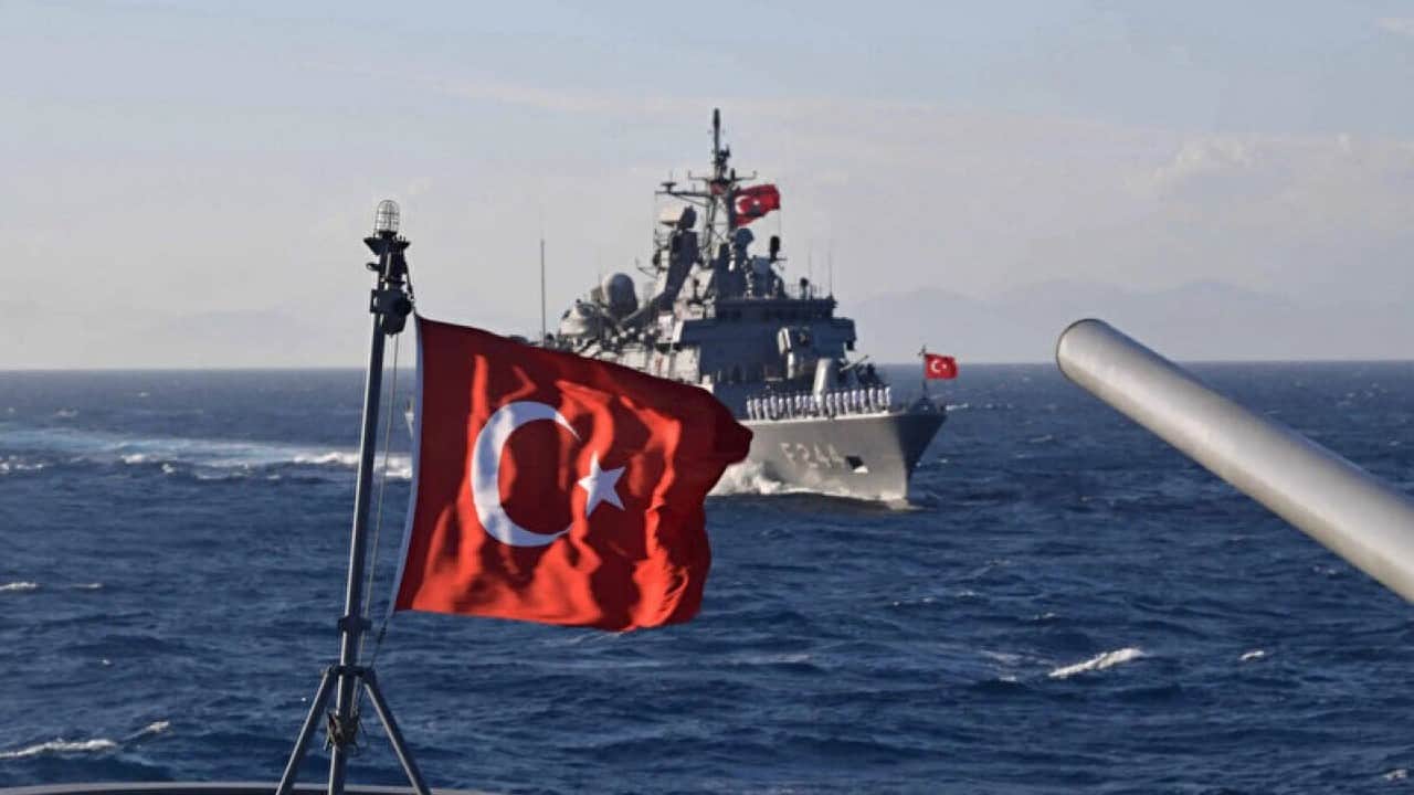 Foto - 'Başka çare kalmamıştı' diyerek dünyaya ilan ettiler: Türk savaş gemileri yüzünden Fransa'dan yardım talep ettik