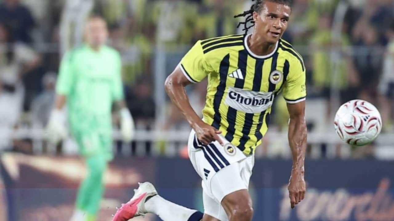 Foto - Başkan Aziz Yıldırım bu işe ne diyecek? Fosur fosur uyuyorlar resmen yahu...