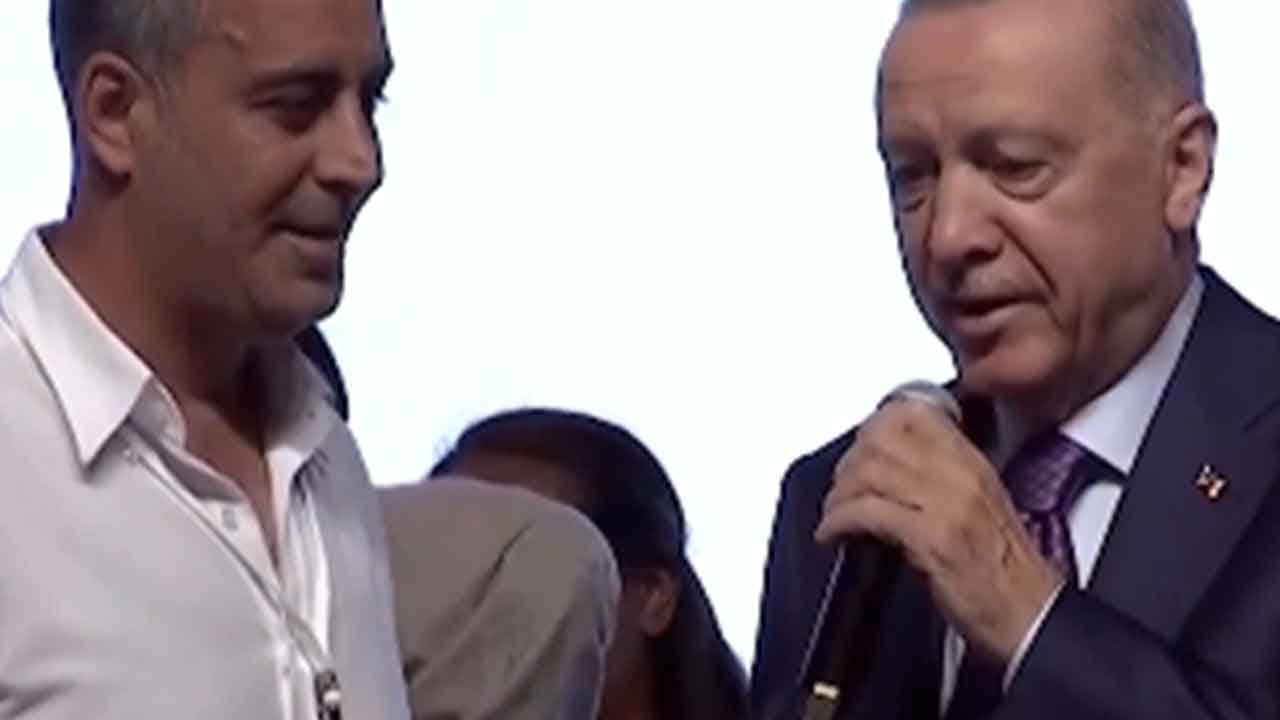 Foto - Başkan Erdoğan hemen anladı: Bana bak, sigarayı bırakıyorsun