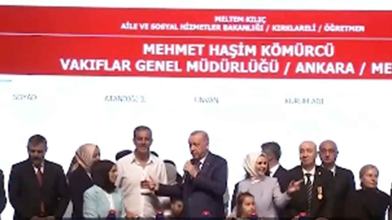 Foto - Başkan Erdoğan hemen anladı: Bana bak, sigarayı bırakıyorsun