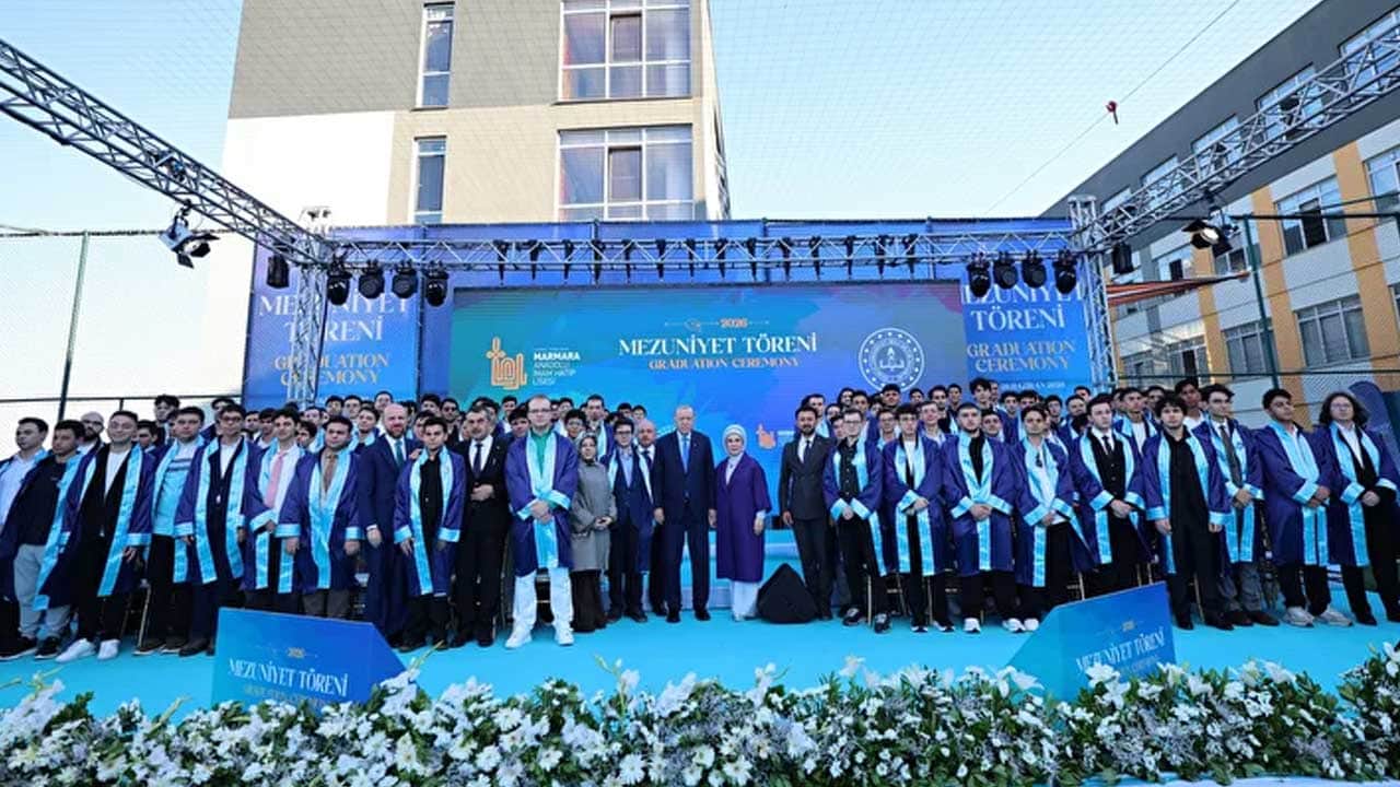 Foto - Başkan Erdoğan'ın gurur günü! Torununun diplomasını kendi elleriyle verdi