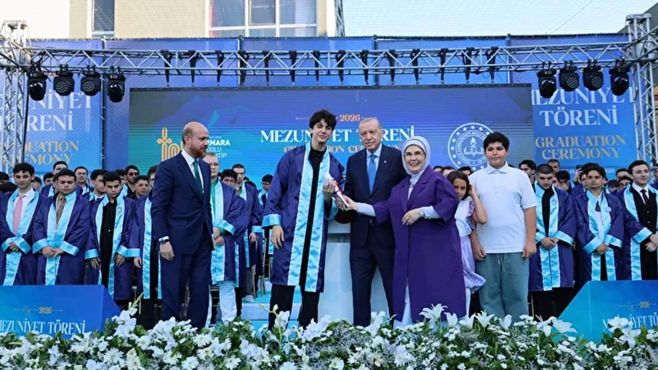 Foto - Başkan Erdoğan'ın gurur günü! Torununun diplomasını kendi elleriyle verdi