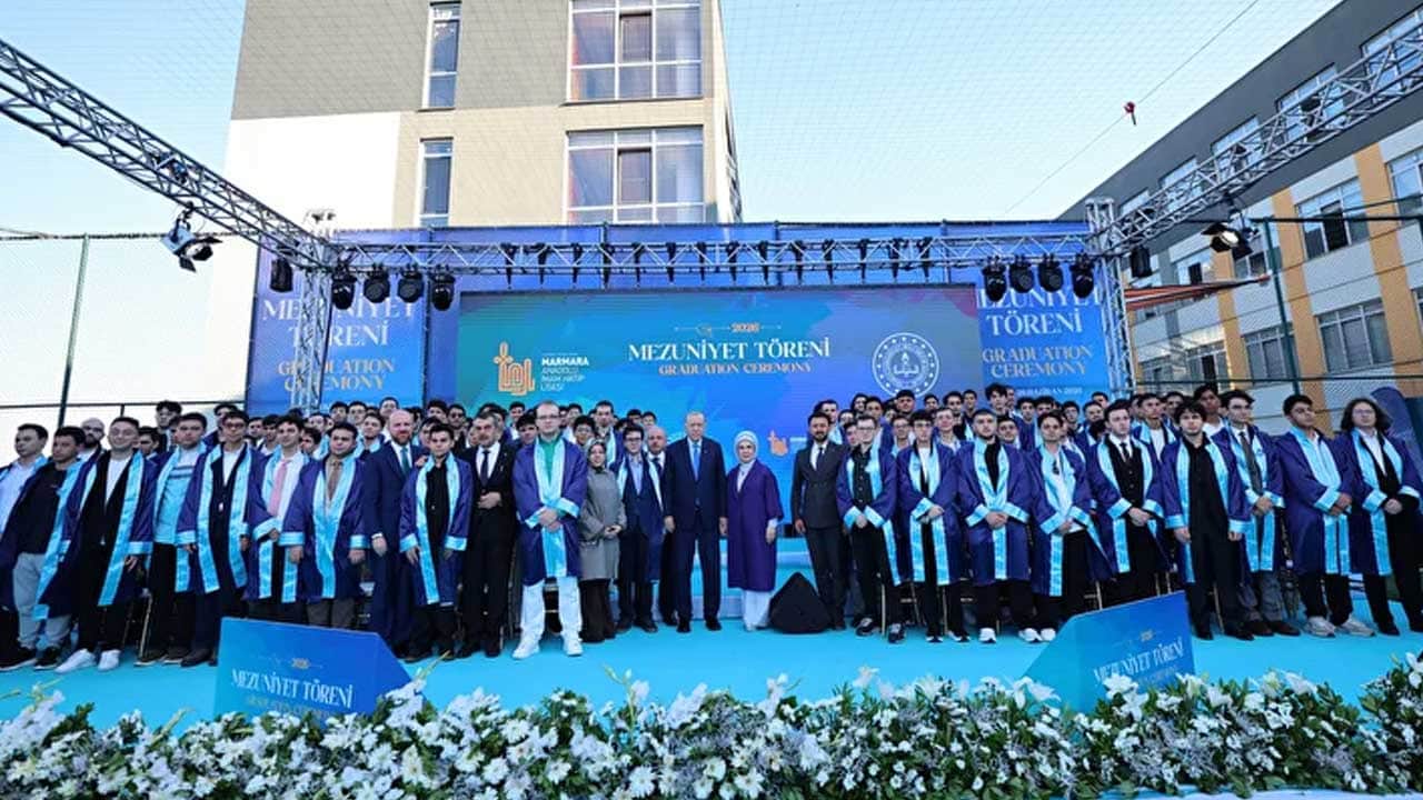 Foto - Başkan Erdoğan'ın gurur günü! Torununun diplomasını kendi elleriyle verdi