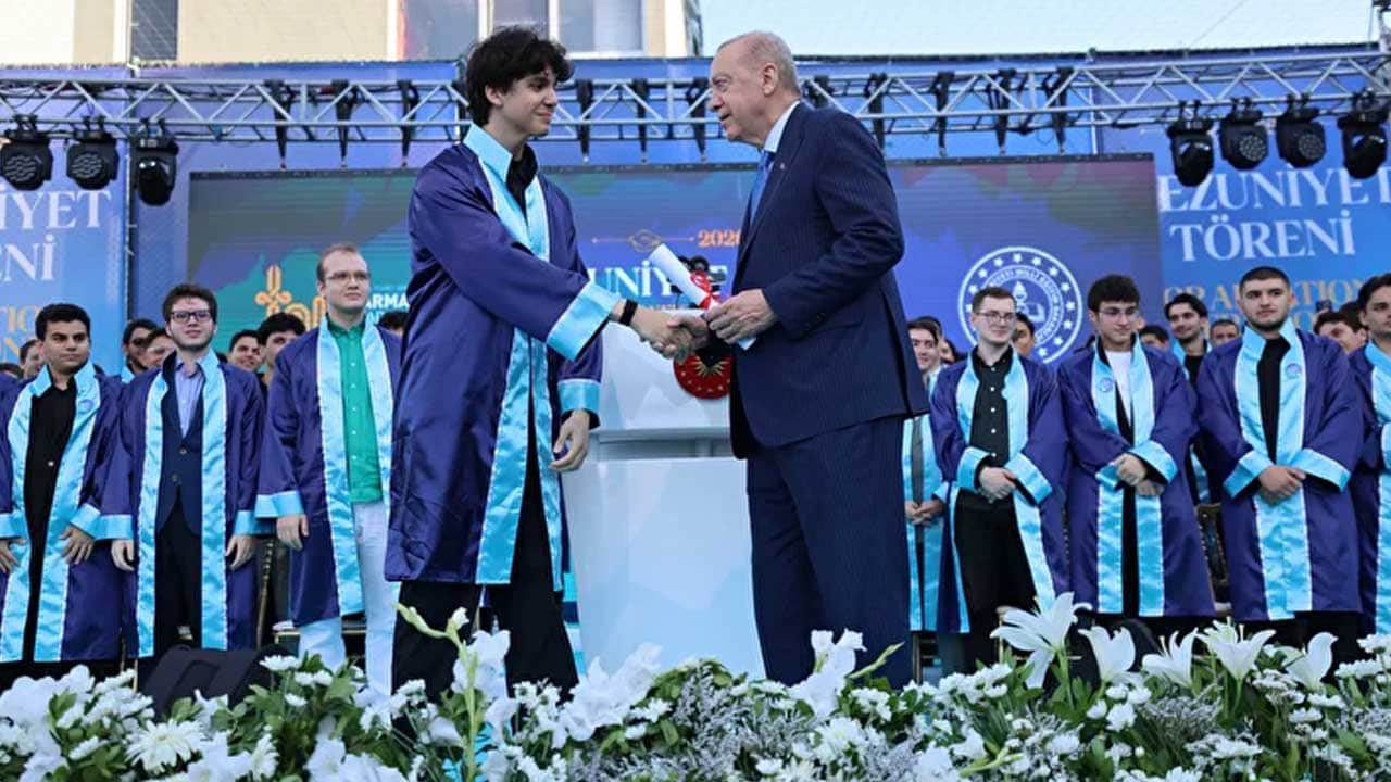 Foto - Başkan Erdoğan'ın gurur günü! Torununun diplomasını kendi elleriyle verdi