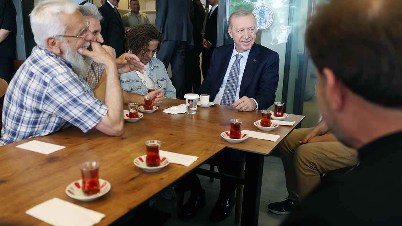 Foto - Başkan Erdoğan'ın sürprizi izdihama yol açtı: Vatandaşlar akın etti