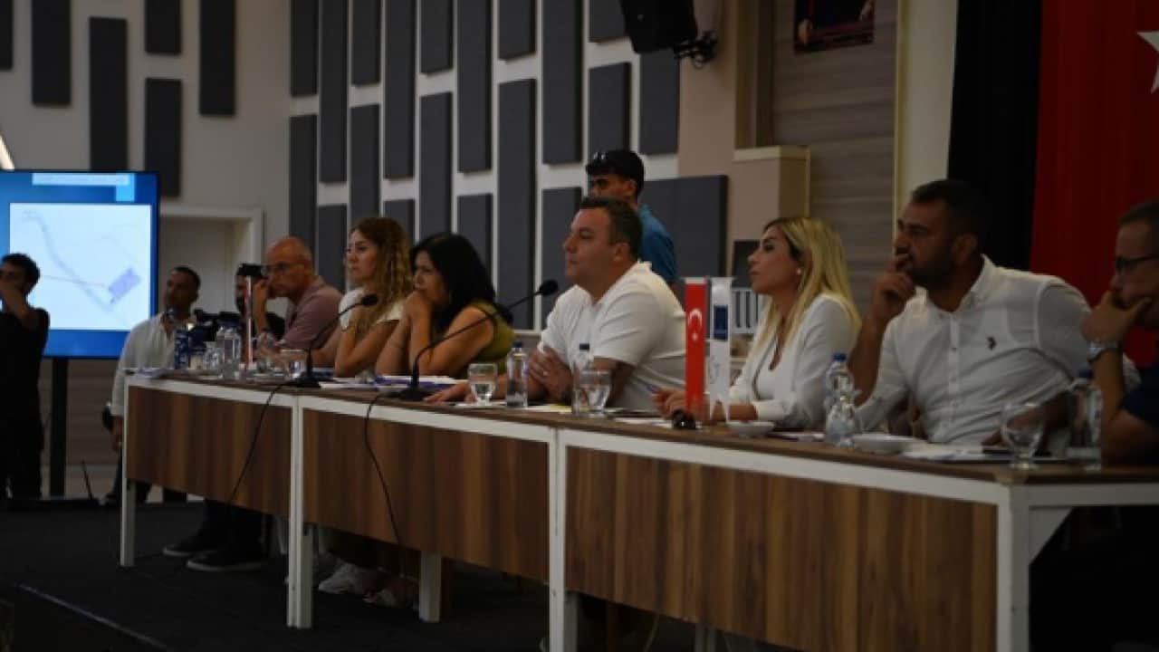 Foto - Başkanvekili Demirtaş iddialara cevap verdi: CHP’li Kuşadası’nda stadyum yıkılıp AVM mi yapılacak?