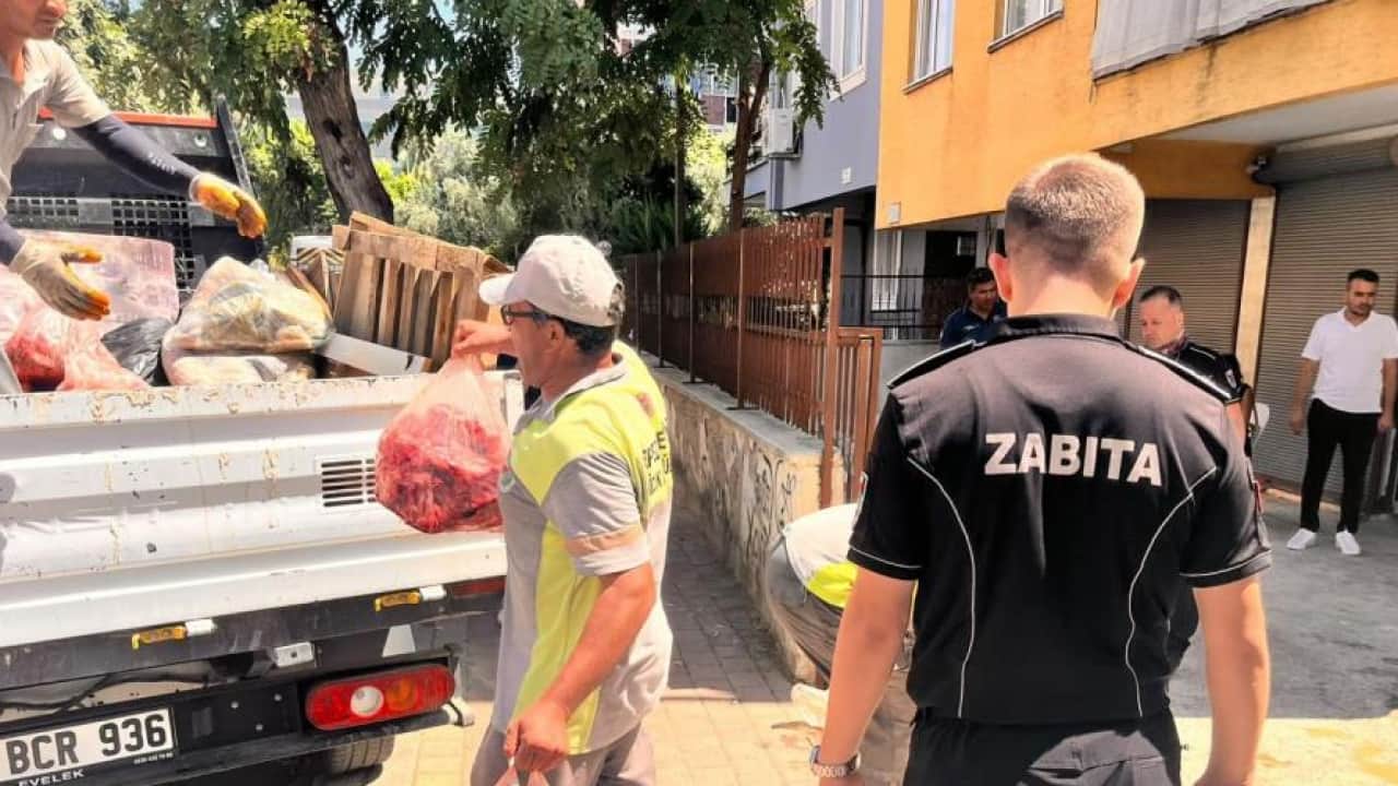 Foto - Baskın olmasaydı hepsini vatandaşa yedireceklerdi: Gıda deposunda skandal içinde skandal