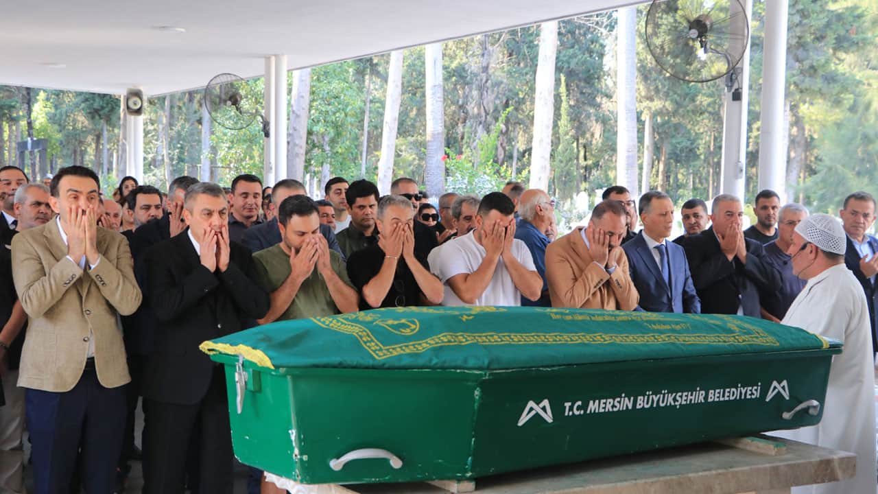 Foto - Batan gemide hayatını kaybedenler toprağa veriliyor: Gözyaşları ve dualar eşliğinde uğurlandılar