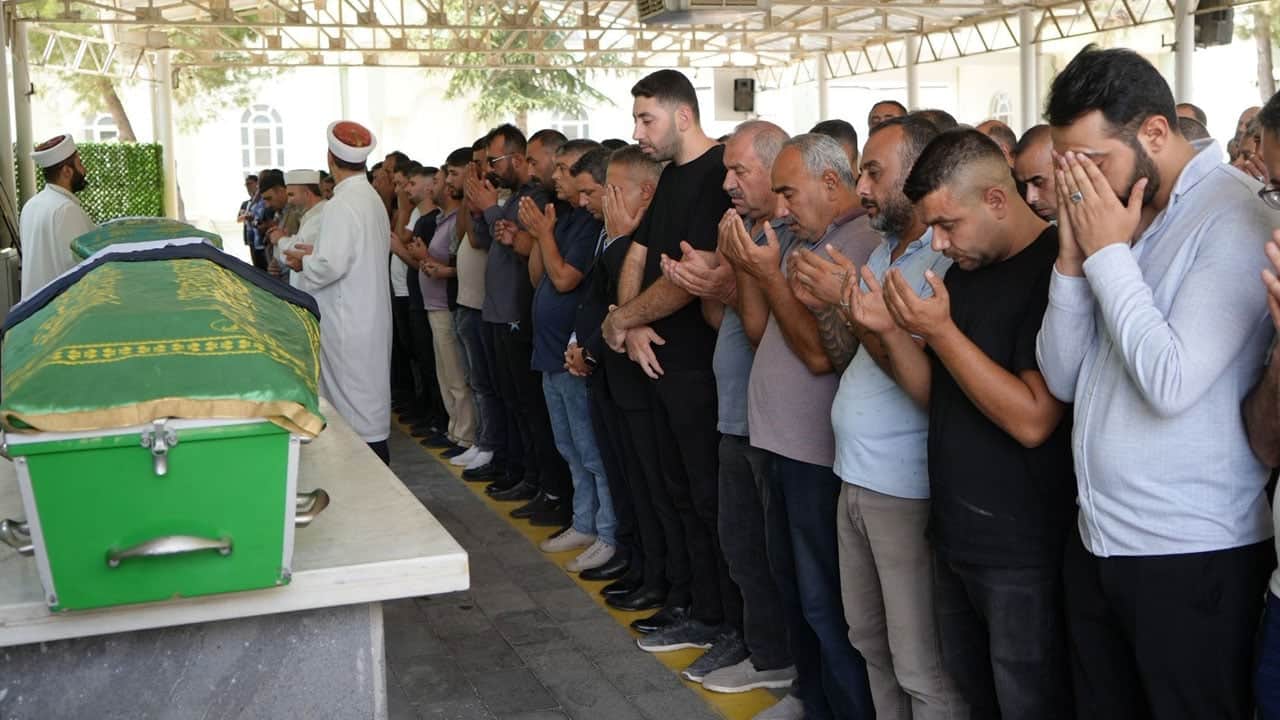 Foto - Batan gemide hayatını kaybedenler toprağa veriliyor: Gözyaşları ve dualar eşliğinde uğurlandılar