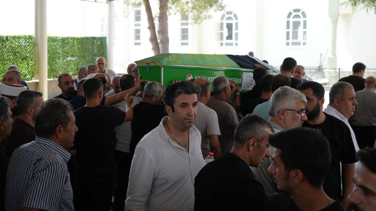 Foto - Batan gemide hayatını kaybedenler toprağa veriliyor: Gözyaşları ve dualar eşliğinde uğurlandılar