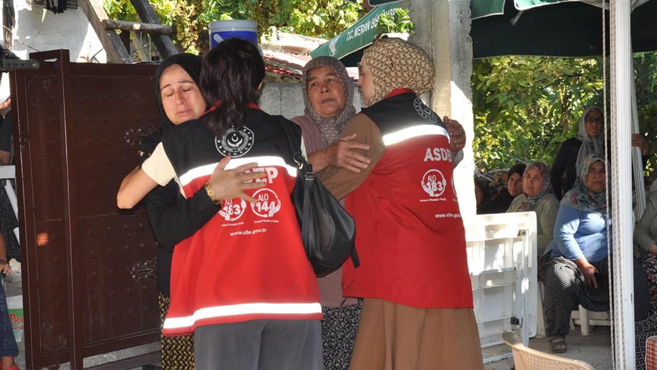 Foto - Batan gemide hayatını kaybedenler toprağa veriliyor: Gözyaşları ve dualar eşliğinde uğurlandılar