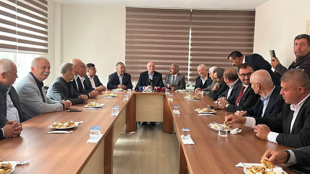 Foto - Bayraktar: Tarım, modası geçmeyen tek sektör! Her şey ertelenir gıda ertelenemez