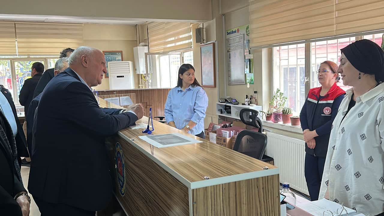 Foto - Bayraktar: Tarım, modası geçmeyen tek sektör! Her şey ertelenir gıda ertelenemez