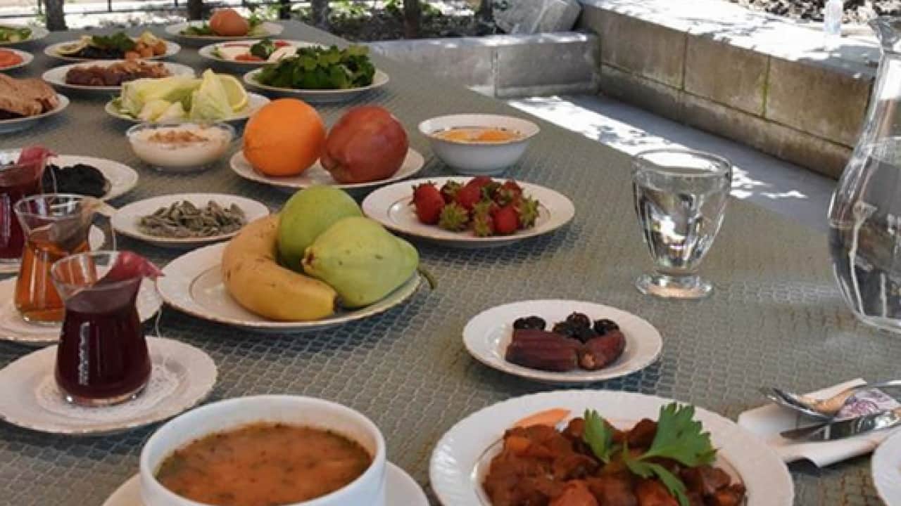 Foto - Bayramı daha rahat geçirmek için 5 öneri! Porsiyonları küçültün yoksa...