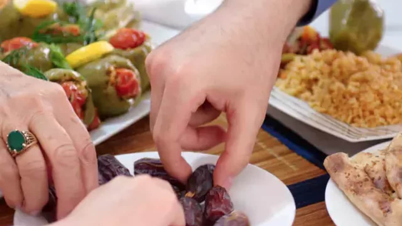 Foto - Bayramı daha rahat geçirmek için 5 öneri! Porsiyonları küçültün yoksa...