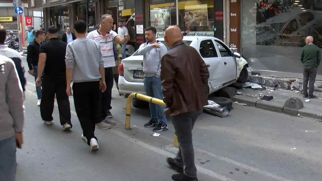 Foto - Bayrampaşa’da otomobil dehşeti! 2’si ağır 5 yaralı
