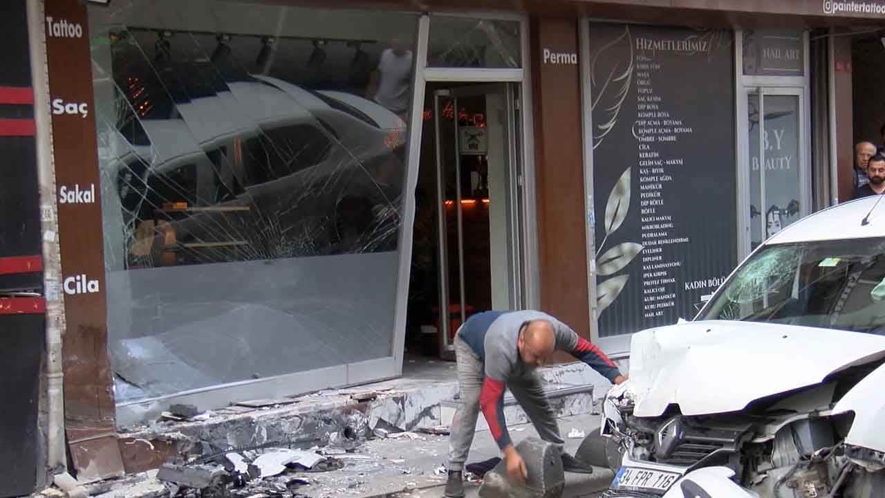 Foto - Bayrampaşa’da otomobil dehşeti! 2’si ağır 5 yaralı