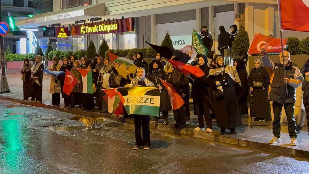 Foto - 'Bazı bilgiler aldık' deyip sokağa indiler! McDonald's'a tepki büyüyor