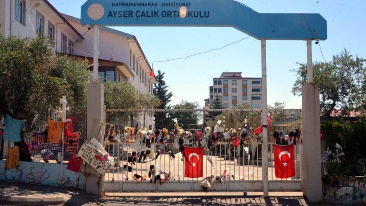 Foto - Bedenini öğrenciler için siper etmişti! Ayla öğretmenin ailesinden katilin babasına tazminat davası