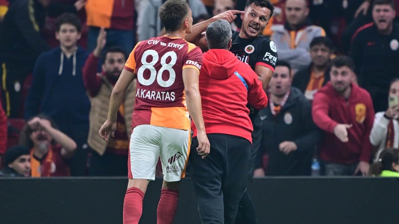Foto - Beklenen açıklamayı yapacaklar mı? Galatasaray niye revire döndü!