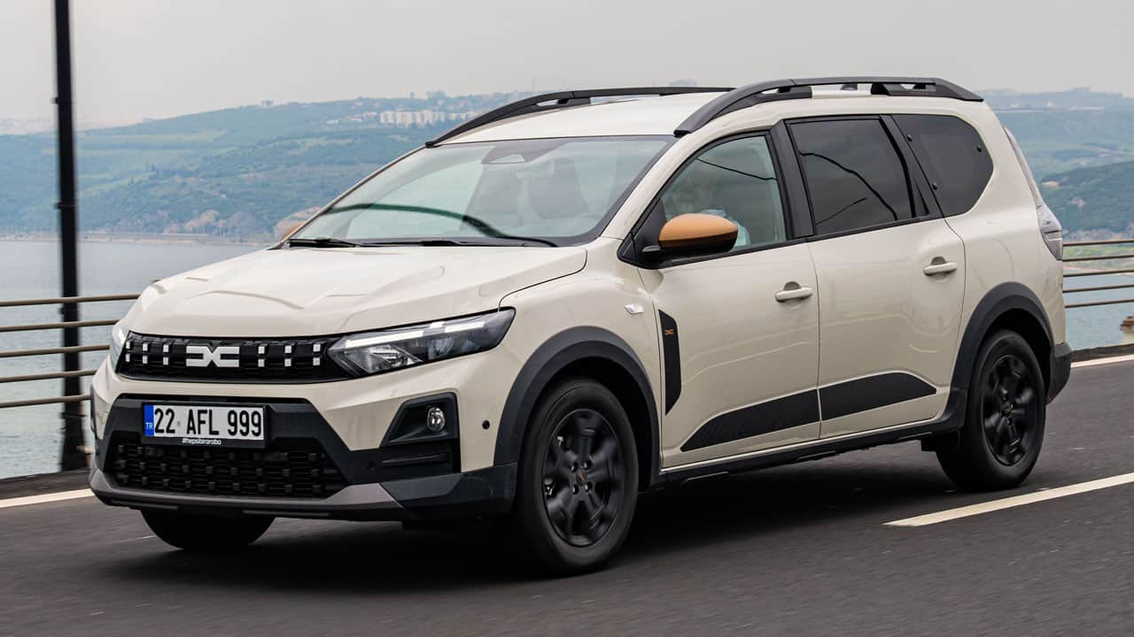 Foto - Benzin istasyonunu unutturacak sedan! Dacia Logan 13 yıl sonra 1.500 kilometre menzille döndü
