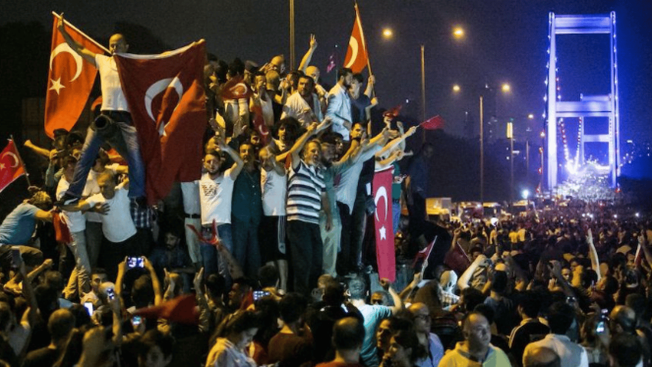 Foto - Berat Albayrak 15 Temmuz gecesini anlattı: 'Doğu Akdeniz’de ne işimiz var' diyen askerler darbeci çıktı