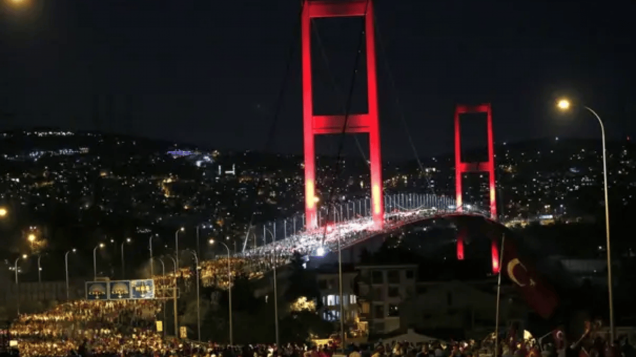 Foto - Berat Albayrak 15 Temmuz gecesini anlattı: 'Doğu Akdeniz’de ne işimiz var' diyen askerler darbeci çıktı