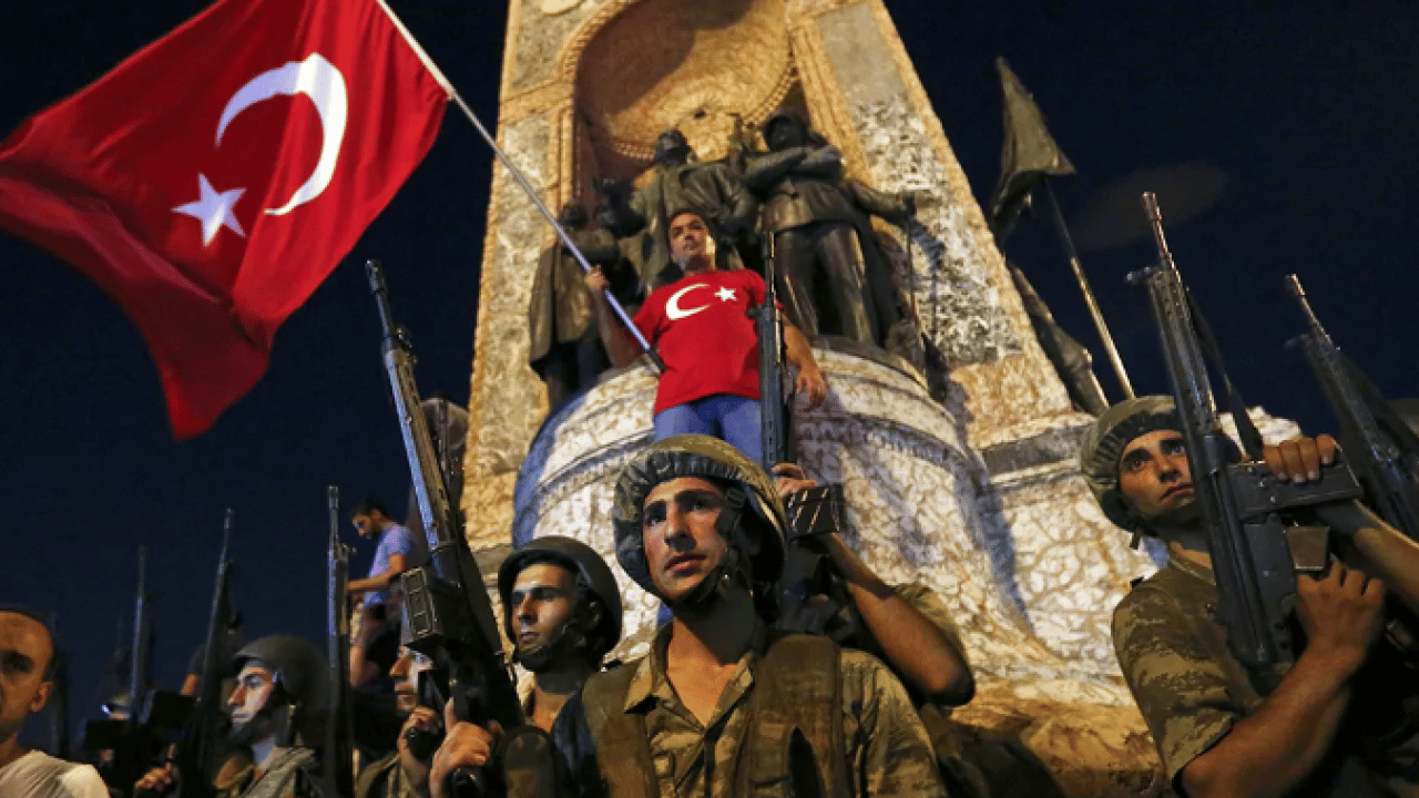 Foto - Berat Albayrak 15 Temmuz gecesini anlattı: 'Doğu Akdeniz’de ne işimiz var' diyen askerler darbeci çıktı