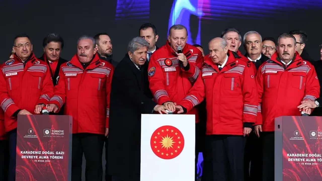 Foto - Berat Albayrak vizyonuyla başlamıştı: 6 yılda 4 milyon hanenin ışığı oldu