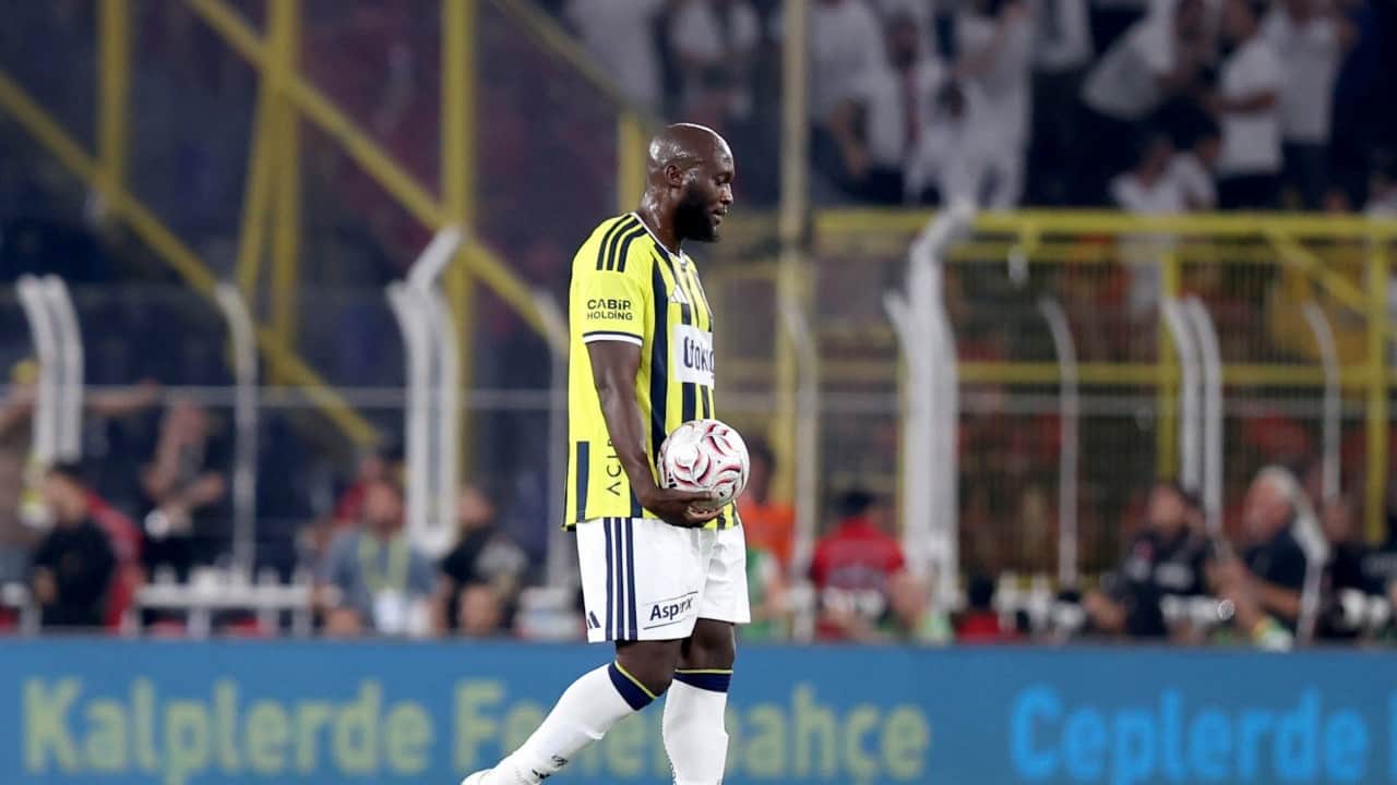 Foto - 'Beşiktaş bizden iyiydi' itirafı daha önce hiç olmamıştı... Aziz Yıldırım'a bile ceketini iliklettirdi!