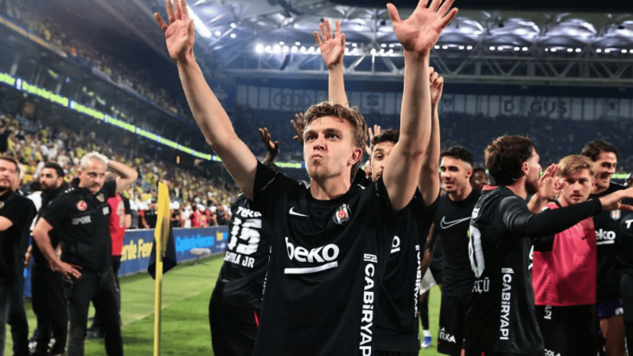 Foto - 'Beşiktaş bizden iyiydi' itirafı daha önce hiç olmamıştı... Aziz Yıldırım'a bile ceketini iliklettirdi!