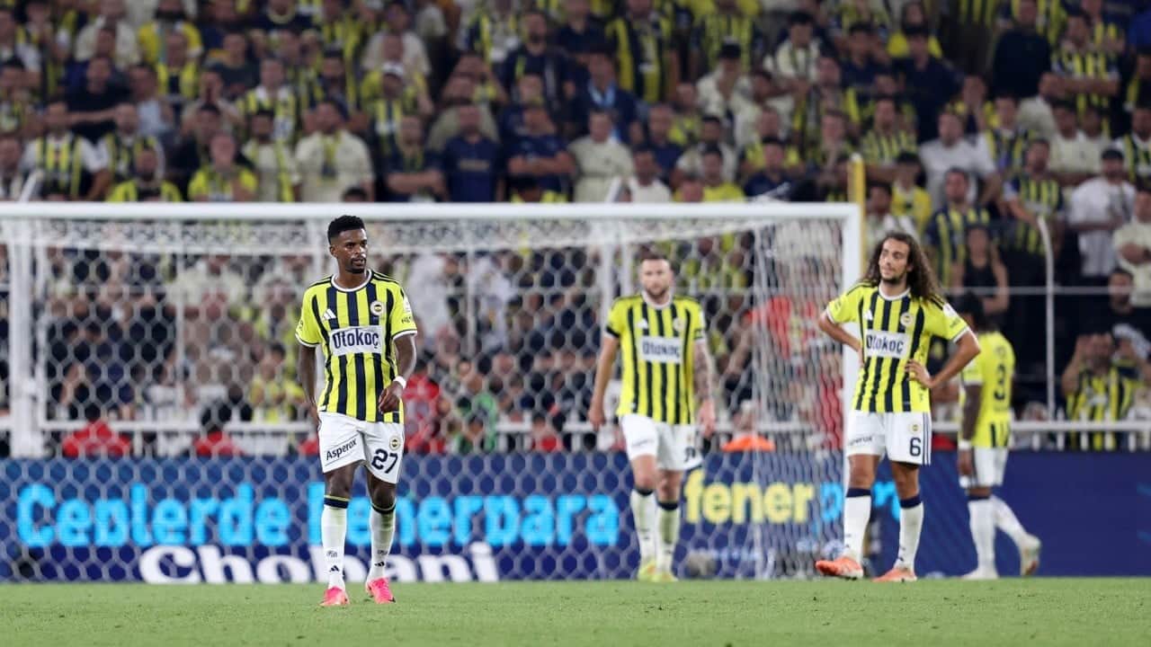 Foto - 'Beşiktaş bizden iyiydi' itirafı daha önce hiç olmamıştı... Aziz Yıldırım'a bile ceketini iliklettirdi!