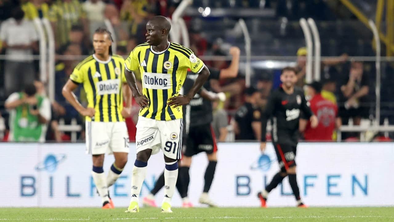 Foto - 'Beşiktaş bizden iyiydi' itirafı daha önce hiç olmamıştı... Aziz Yıldırım'a bile ceketini iliklettirdi!