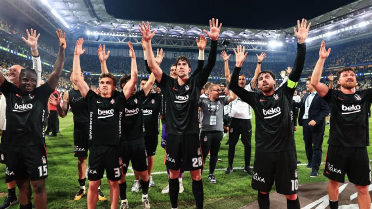 Foto - 'Beşiktaş bizden iyiydi' itirafı daha önce hiç olmamıştı... Aziz Yıldırım'a bile ceketini iliklettirdi!