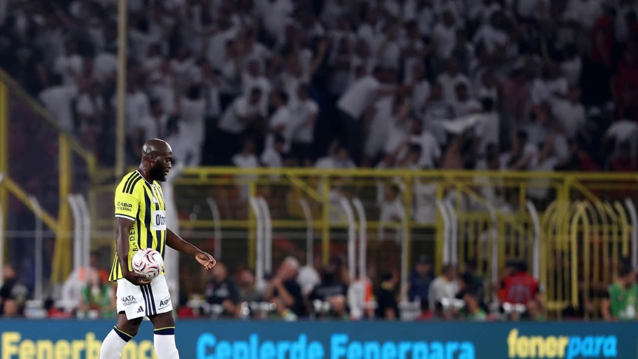 Foto - 'Beşiktaş bizden iyiydi' itirafı daha önce hiç olmamıştı... Aziz Yıldırım'a bile ceketini iliklettirdi!