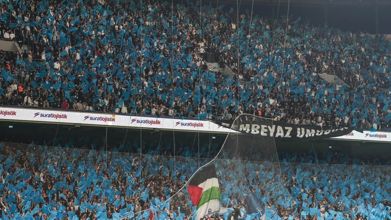 Foto - Beşiktaşlı taraftarlardan anlamlı 'Filistin' koreografisi