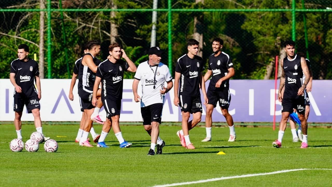 Beşiktaş'ın Slovakya kampı kadrosu belli oldu!