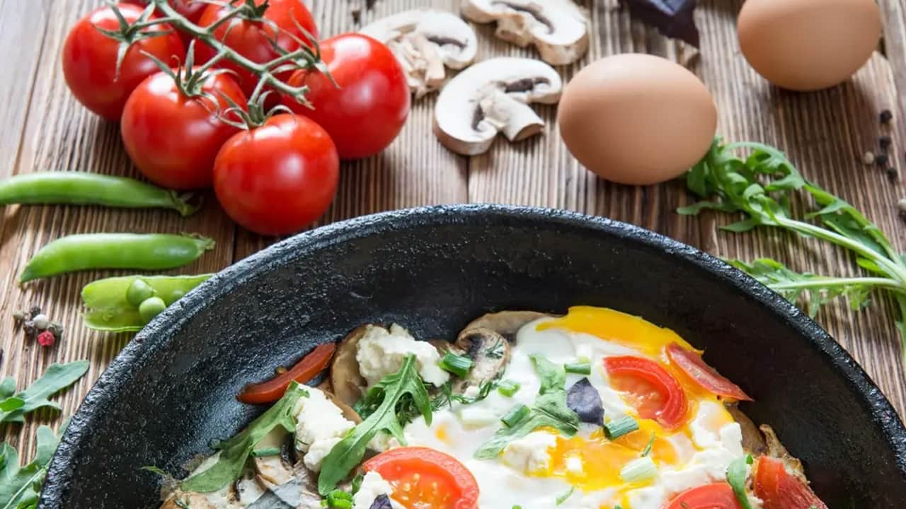 Foto - Beyaz peynirle hazırlanan kahvaltılık sebzeli yumurta: Ekmeksiz doyuran formül etkiliyor