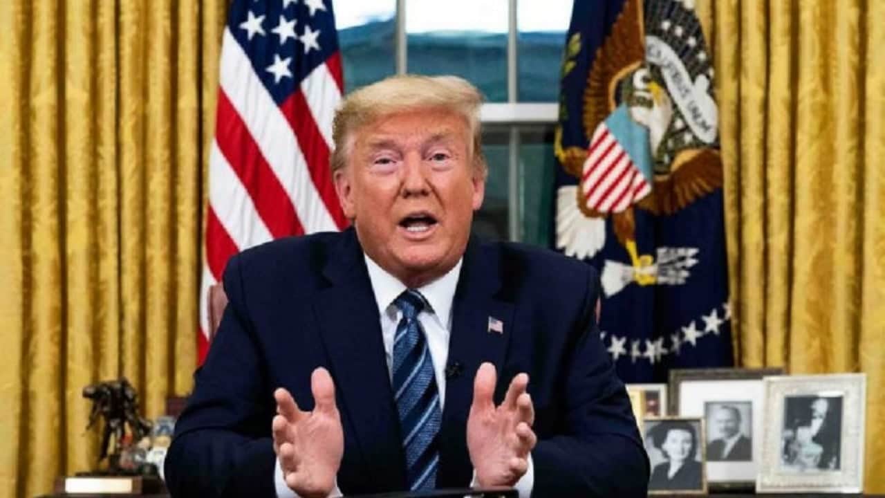 Foto - Beyaz Saray’da laikliğin elden gittiği anlar! Trump’ın etrafını sarıp bakın ne yaptılar