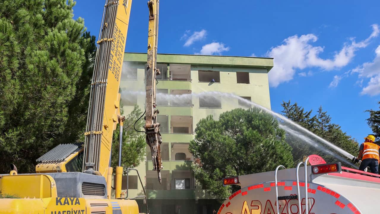Foto - Beykoz’da site bazında yıkım başladı! Kentsel dönüşüm için ilk adım atıldı