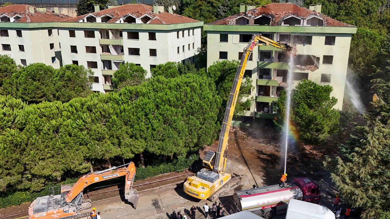 Foto - Beykoz’da site bazında yıkım başladı! Kentsel dönüşüm için ilk adım atıldı