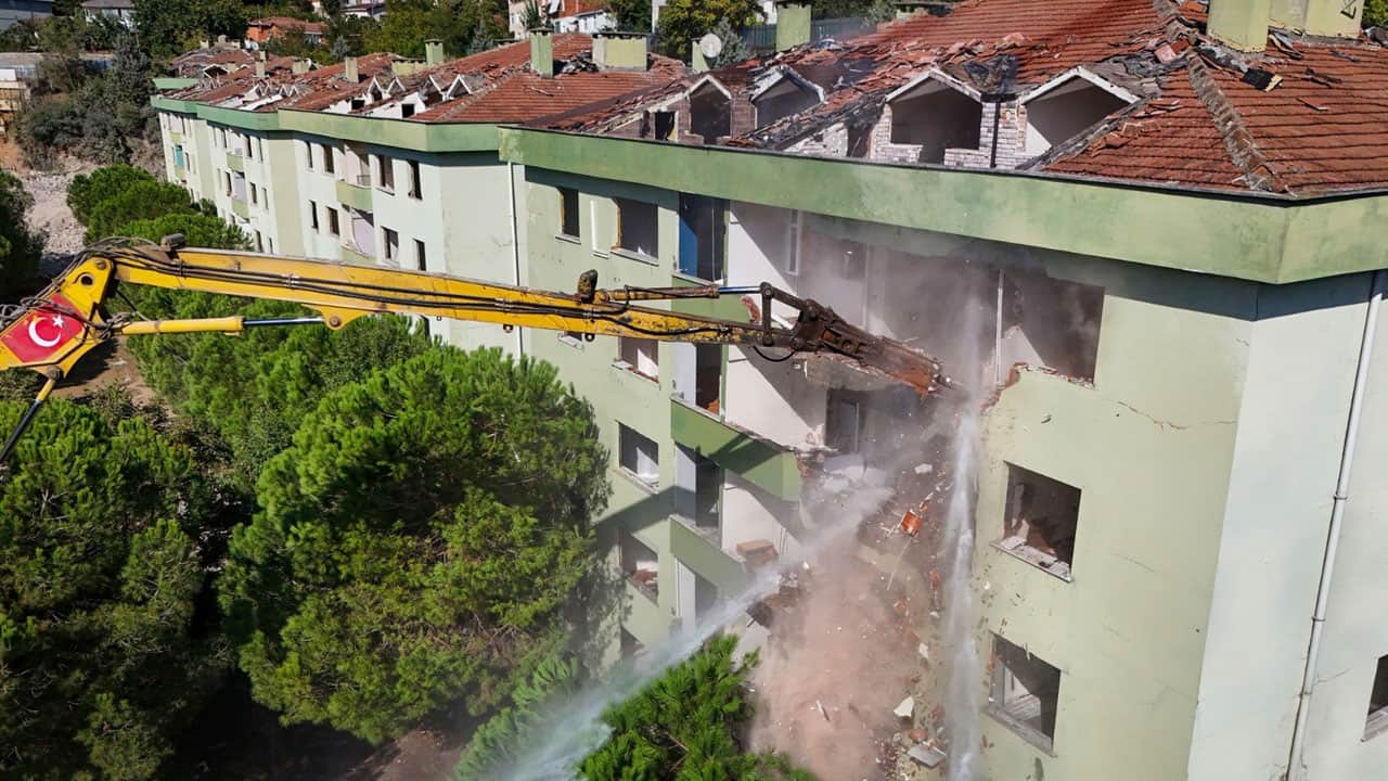 Foto - Beykoz’da site bazında yıkım başladı! Kentsel dönüşüm için ilk adım atıldı